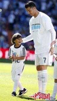 c罗纳尔多娱乐新闻,足球巨星的多面人生精彩瞬间回顾